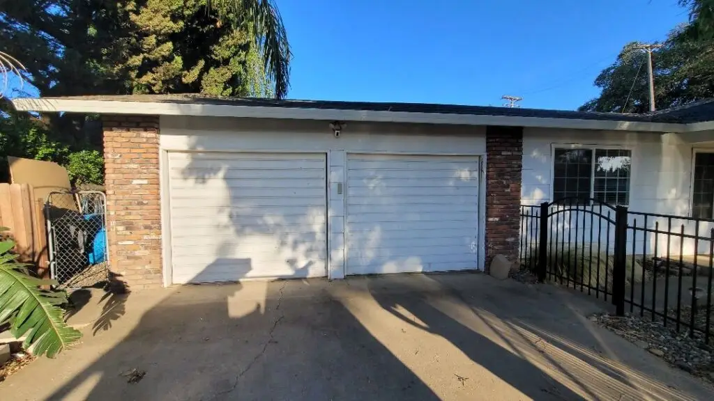Thorpe+before1 - Mr Goldie Garage Door Mr. Goldie Garage Door - noisy garage door repair penn valley