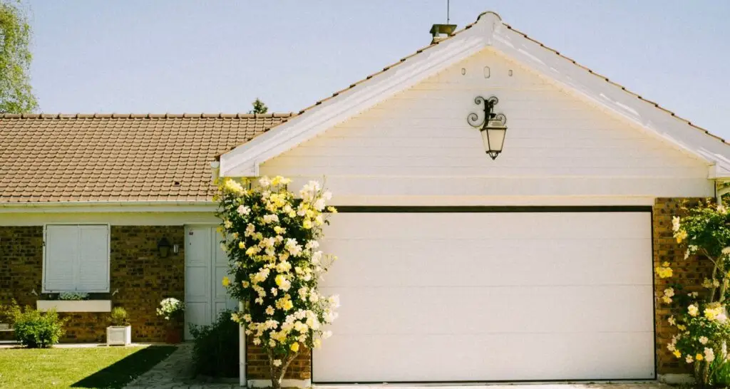 Mr. Goldie Garage Door - garage door styles Yuba City